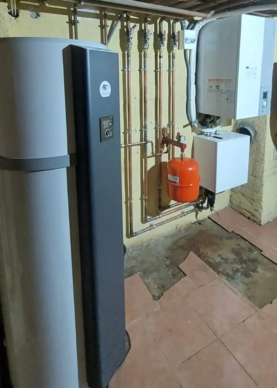 Installation moderne de pompe à chaleur après rénovation à Chelles